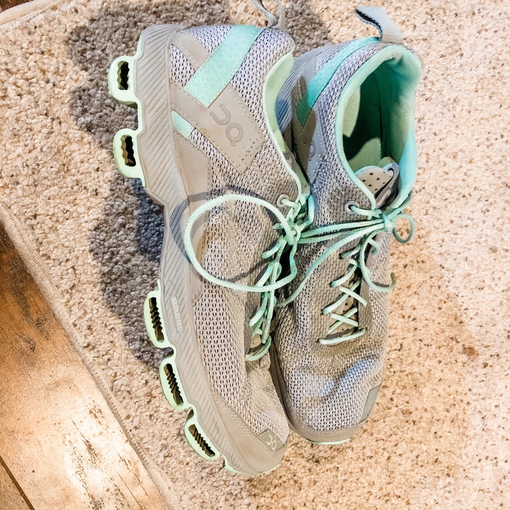 Women’s on cloud running shoes